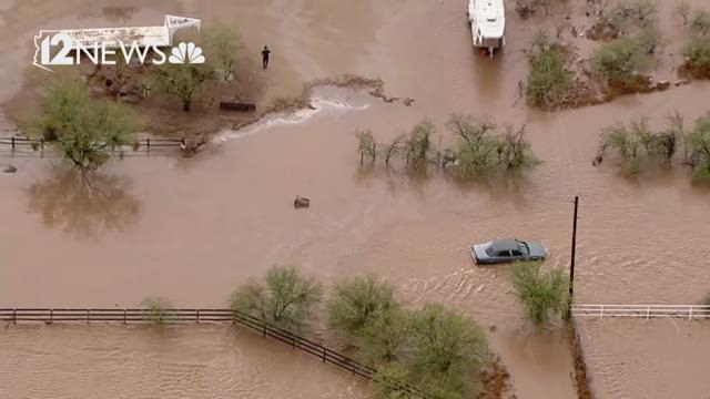 Cars stuck in Phoenix monsoon flood waters | 12news.com